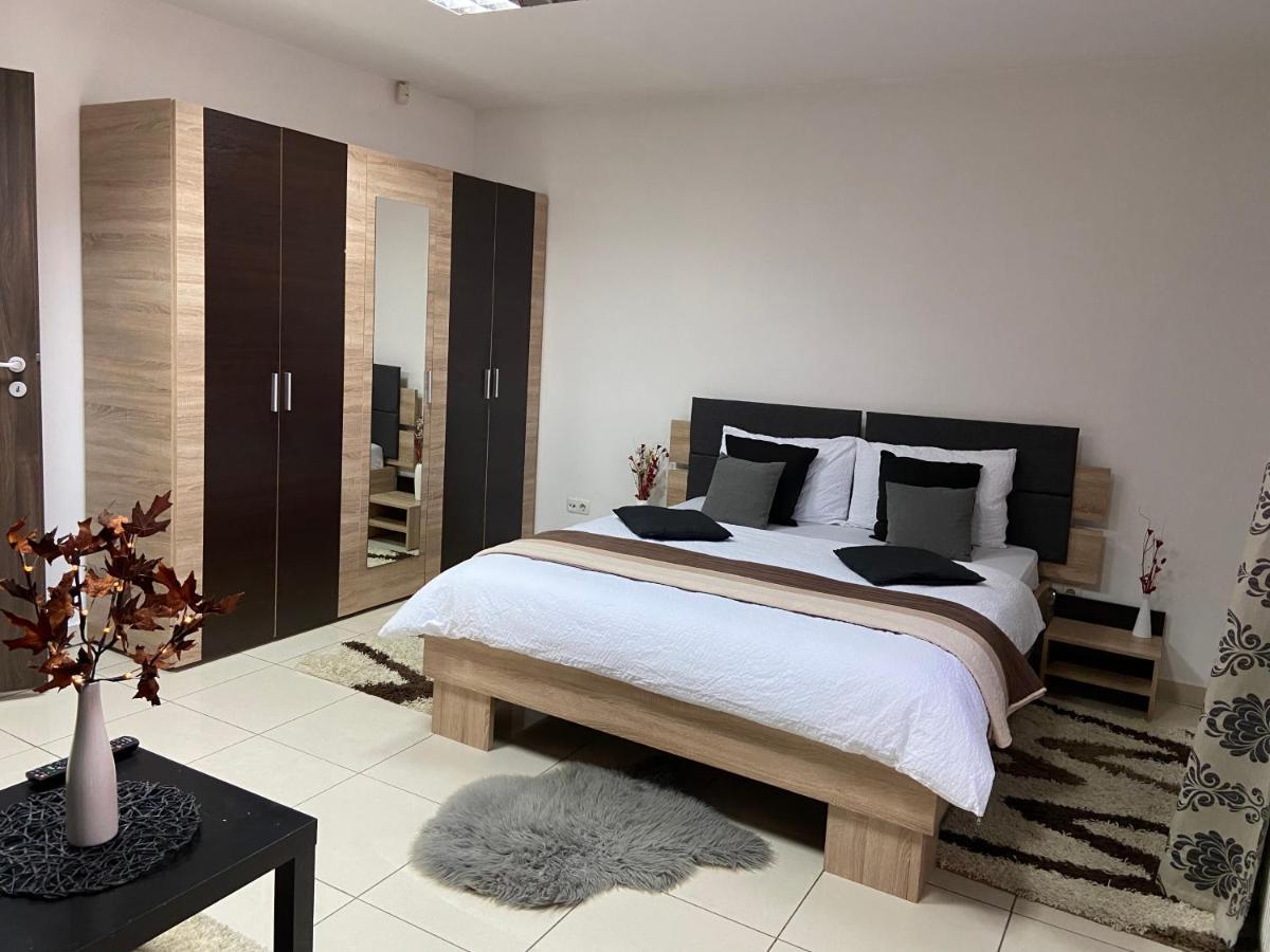 Aqua Apartman Satu Mare Luaran gambar