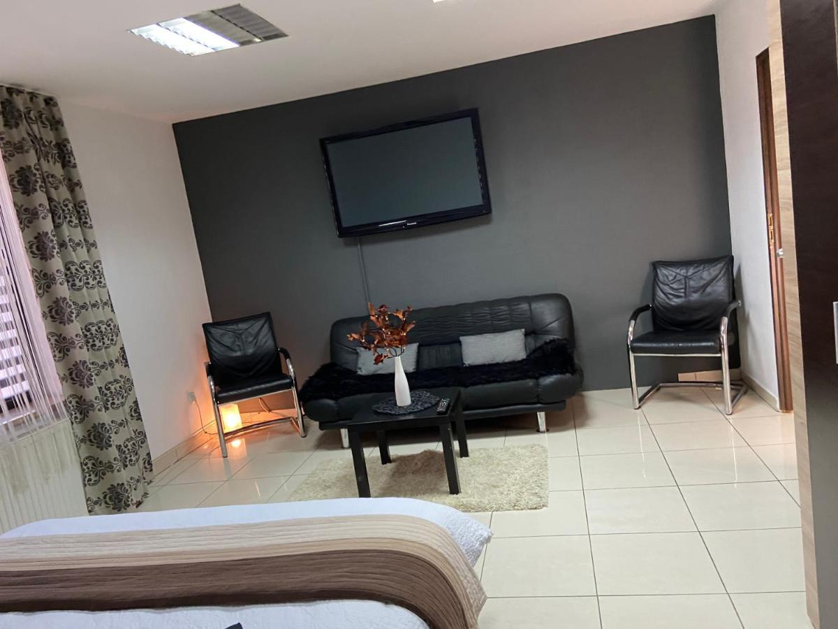 Aqua Apartman Satu Mare Luaran gambar